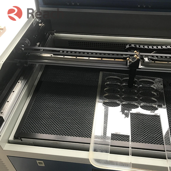 laser cutting machine is cutting acrylic